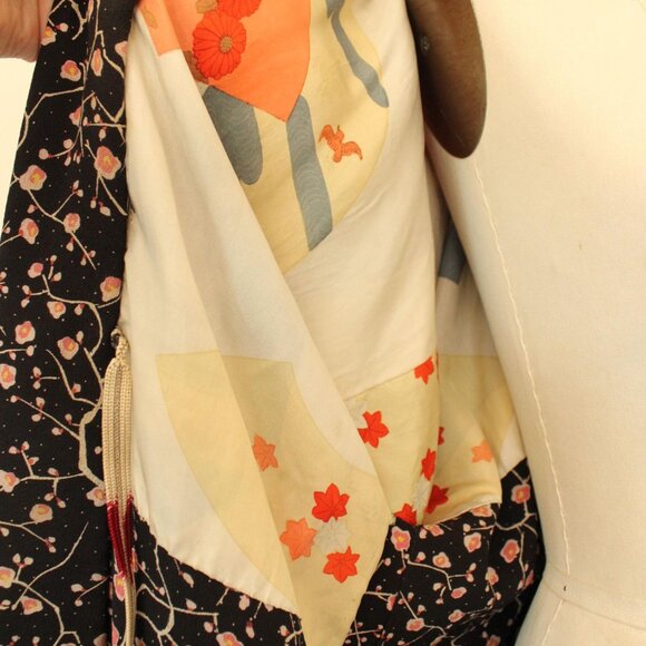 Vintage Women's Kimono, Short Haori in Black with Asian Floral Print Robe - Picture 10 of 10